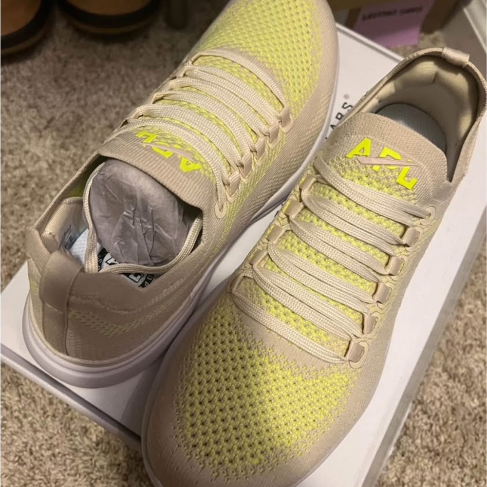 NEW APL techloom breeze sneakers size 7.5